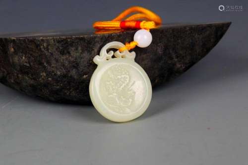 A FINELY CARVED HETIAN PALE CELADON JADE PENDANT PENDANT