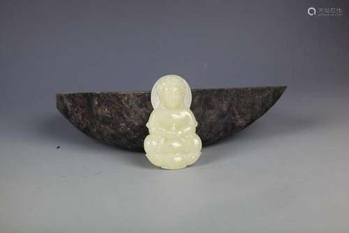 A FINELY CARVED HETIAN JADE IN FIGURE OF GUANYIN