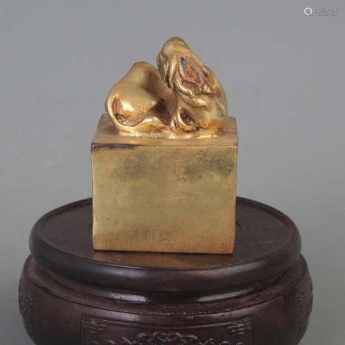 BRONZE GILT SQUARE SEAL WITH ANIMAL-SHAPED KNOB