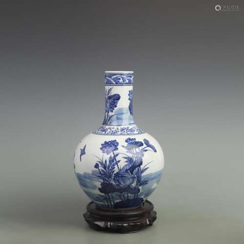 BLUE AND WHITE LOTUS FLOWER PATTERN PORCELAIN BOTTLE