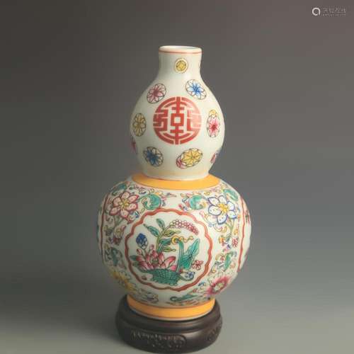 ENAMEL COLOR PAINTED \'XI\' CHARACTER GOURD-SHAPED PORCELAIN...