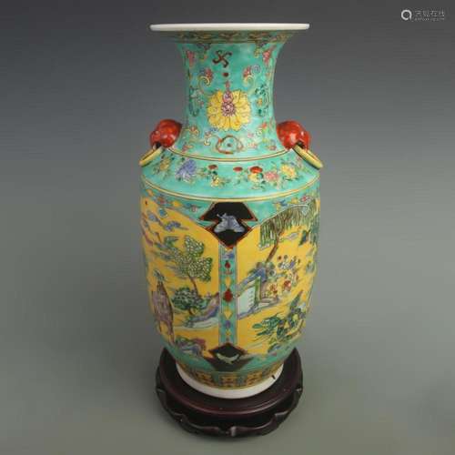 A FINE GREEN COLOR GLAZED FINELY PAINTED PORCELAIN VASE