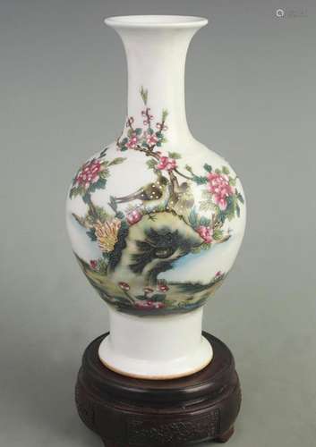 A FINE ENAMEL COLOR FLOWER AND BIRD PORCELAIN BOTTLE