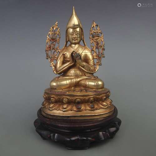 A FINE BRONZE STATUE OF JE TSONGKHAPA