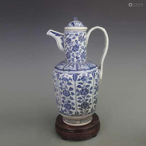 BLUE AND WHITE FLORAL PATTERN TEAPOT (WITH LID)