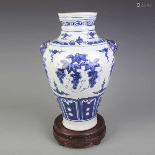 BLUE AND WHITE GROUND GRAPE PATTERN PORCELAIN VASE