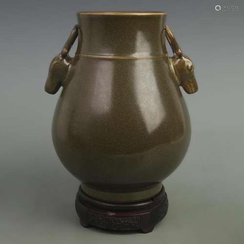 A FINE TEA COLOR GLAZED DOUBLE DEER HANDLED PORCELAIN VASE