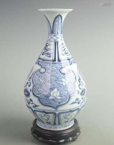 BLUE AND WHITE FLORAL YU HU CHUN STYLE PORCELAIN BOTTLE