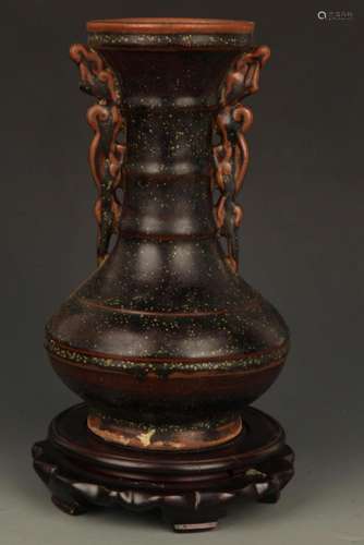 BLACK GLAZED DOUBLE-EARED VASE WITH STRING PATTERN