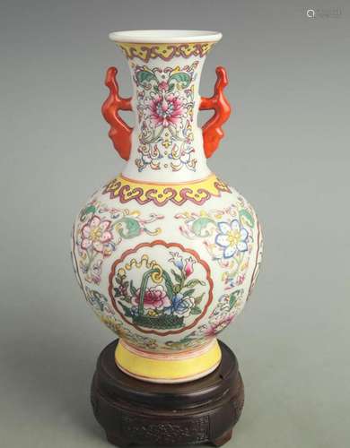 A FINE ENAMEL COLOR DOUBLE EAR FLOWER VASE