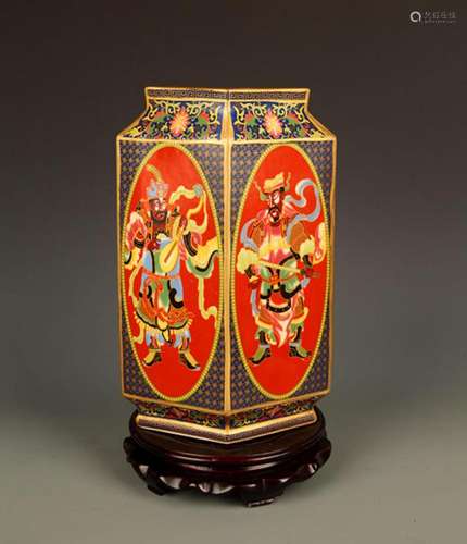 A FINE ENAMEL COLOR CHARACTER PATTERN PORCELAIN VASE