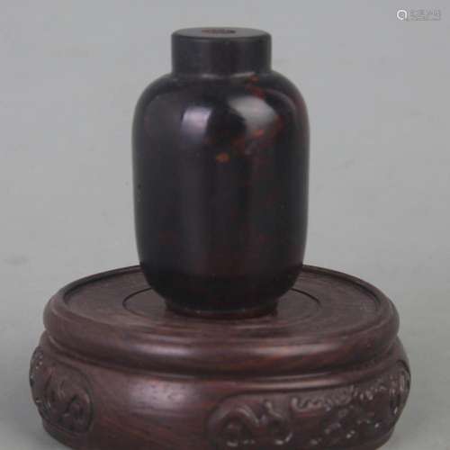 A FINE BLACK COLOR GLASS MADE SNUFF BOTTLE