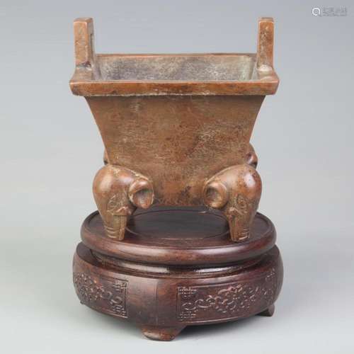 A FINE ELEPHANT FOOT STYLE SQUARE BRONZE CENSER