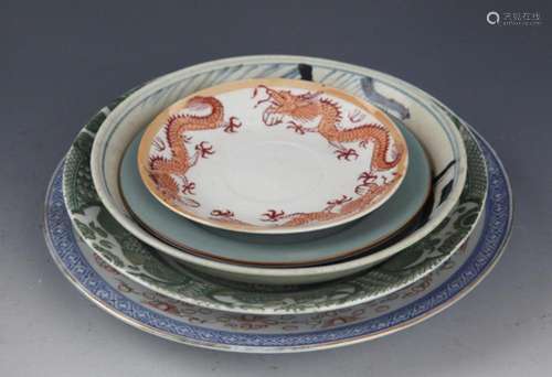 SET OF BLUE AND WHITE DISH WITH UNDERGLAZE RED DECORATION