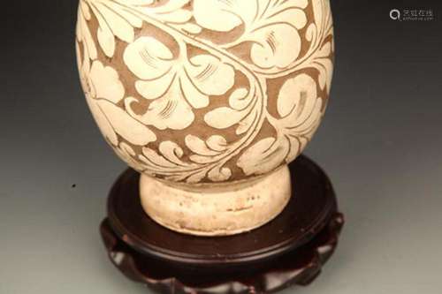 A FINE FLOWER CARVING \"CI ZHOU YAO\" PORCELAIN BO...