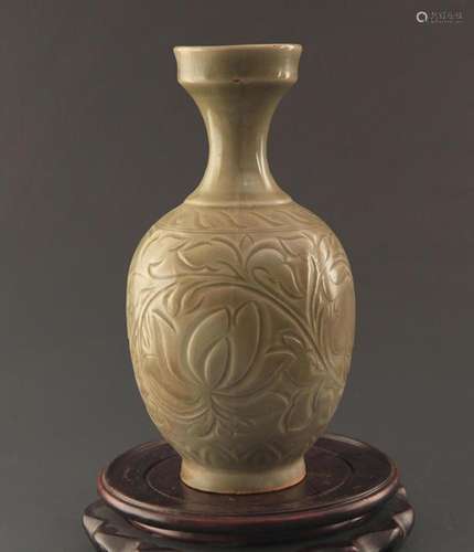 YAO ZHOU KILN LOTUS CARVING PLATE TOP VASE