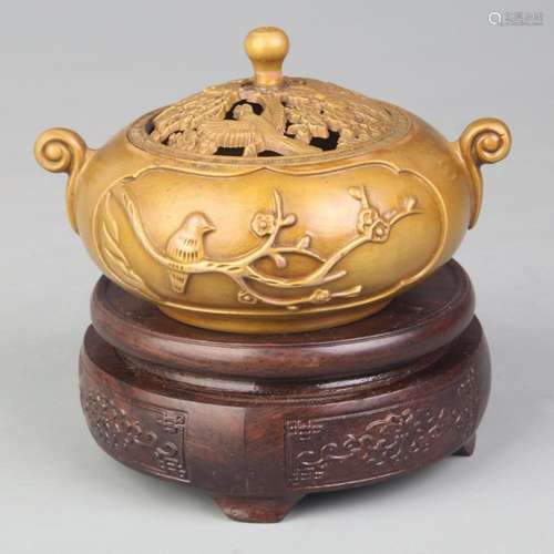 A FINE FLOWER AND BIRD PATTERN BRONZE INCENSE BURNER