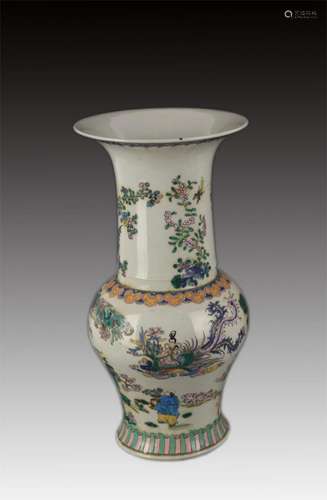 FINE FAMILLE VERTE CHARACTER PATTERN PORCELAIN VASE