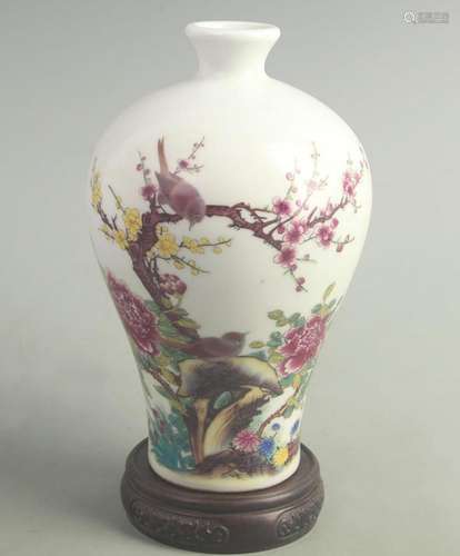 FAMILLE ROSE WEALTHY PEONY MEI STYLE PORCELAIN VASE