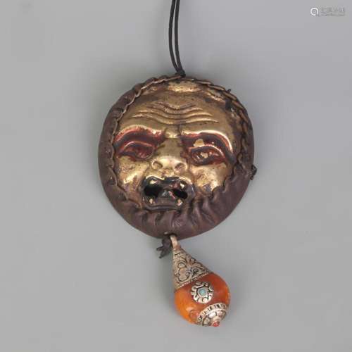 A FINE TIBETAN BUDDHISM BRONZE PENDANT