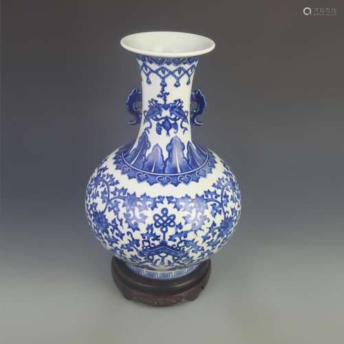 BLUE AND WHITE LOTUS FLOWER PATTERN LONG NECK VASE