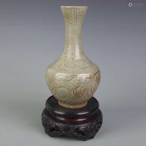 LONGQUAN KILN CELADON CARVED FLORAL DECORATIVE PORCELAIN VAS...