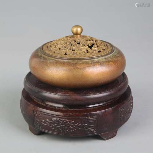 A FINELY CARVED FLOWER PATTERN BRONZE INCENSE BURNER