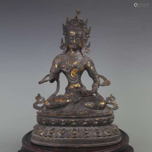 A FINE GILT BRONZE TIBETAN VAJRASATTVA STATUE