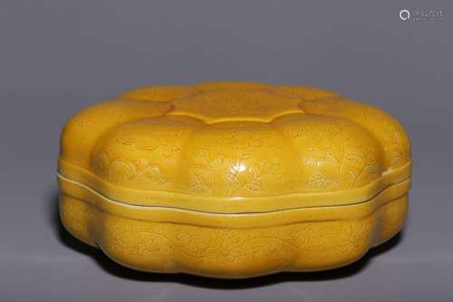 Yellow glaze dark engraved flower pattern melon edge lid box