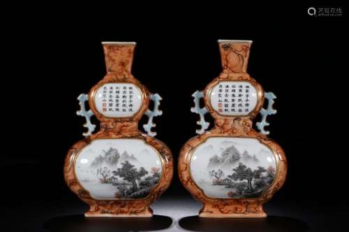 A pair of gourd vases with imitation stone pattern glaze con...