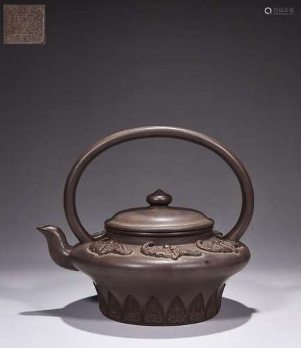 Bat and Banana Leaf Pattern Zisha Teapot with Beams