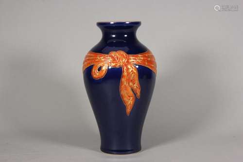 Ji blue glaze alum red trace gold burden bottle