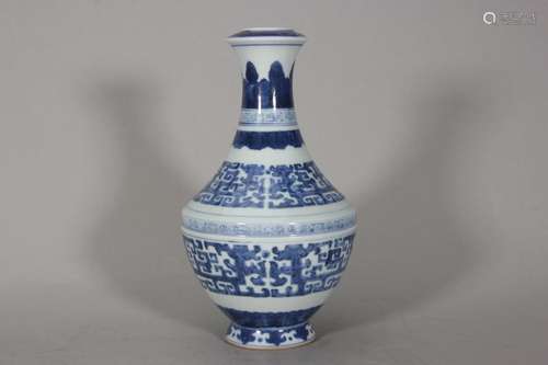 Pipa Zun with Blue and White Kui Dragon Pattern