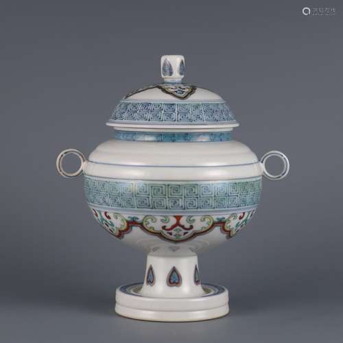 Doucai ruyi pattern porcelain bean