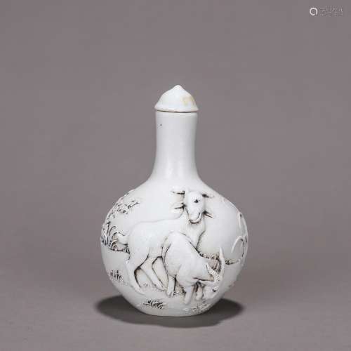 A goat carved porcelain snuff bottle,Qing Dynasty,China