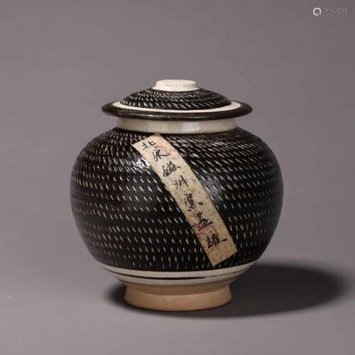 A carved black glaze Cizhou kiln porcelain covered jar,Song ...