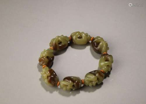A monkey patterned jade bracelet,Qing Dynasty,China