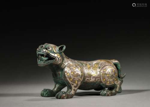 A gold and silver-inlaid bronze beast ornament,Han Dynasty,C...