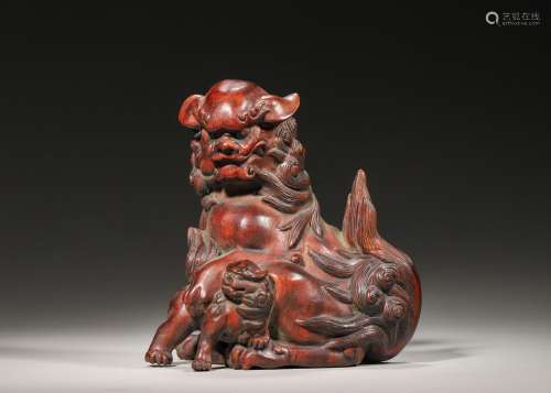 A tree root carved lion ornament,Qing Dynasty,China