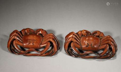 A pair of boxwood carved crabs,Qing Dynasty,China