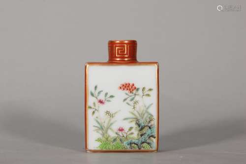 An inscribed gilt flower patterned porcelain snuff bottle,Qi...