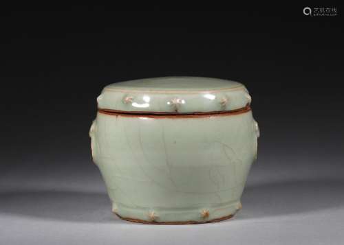 A Longquan kiln porcelain covered jar,Song Dynasty,China