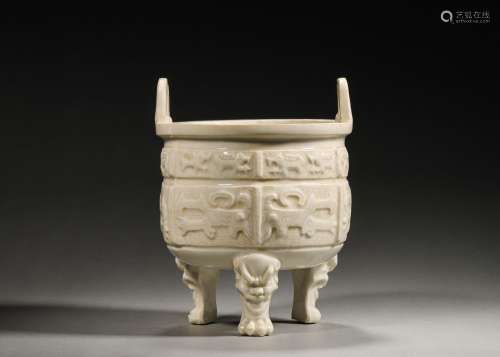 A Ding kiln porcelain kui dragon patterned double-eared cens...