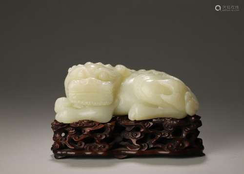 A jade lion ornament,Qing Dynasty,China