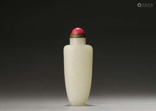 A flower patterned jade snuff bottle,Qing Dynasty,China