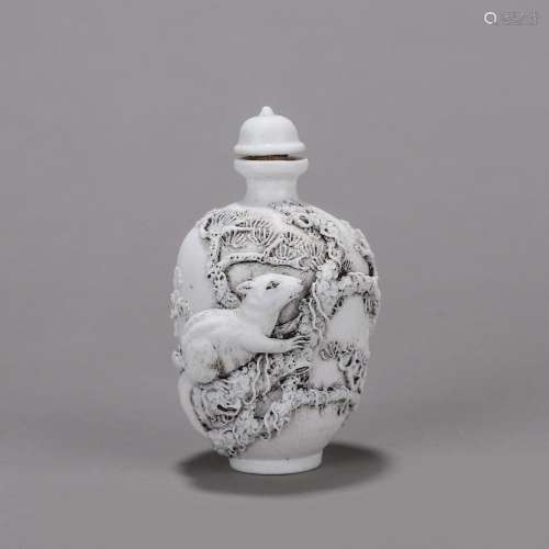 A squirrel patterned porcelain snuff bottle,Qing Dynasty,Chi...