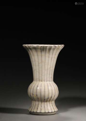 A Ge kiln porcelain beaker vase,Song Dynasty,China