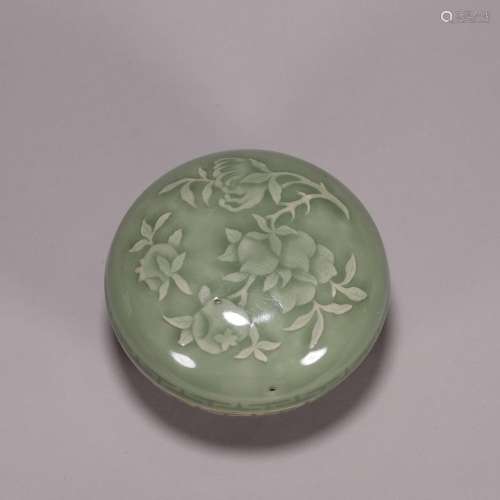 A fruit patterned Longquan kiln porcelain box,Qing Dynasty,C...