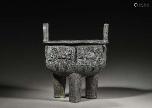 A kui dragon and banana leaf patterned bronze pot,Han Dynast...