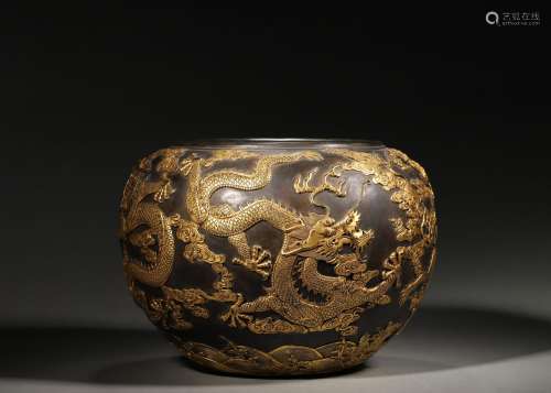 A cloud and dragon embossed gilding copper jar,Qing Dynasty,...